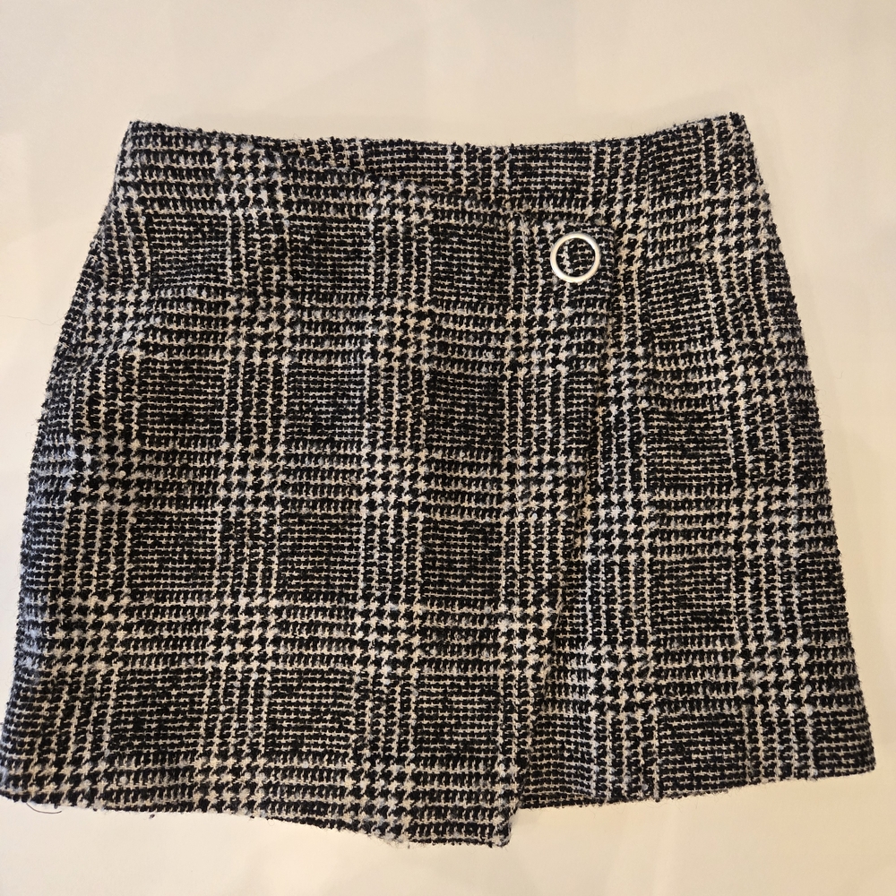 Classic H&M Black and White Tweed Skirt